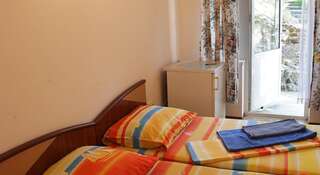 Гостиница Вилла Любимая Алушта Стандартный двухместный номер с 1 кроватью или 2 отдельными кроватями-2
